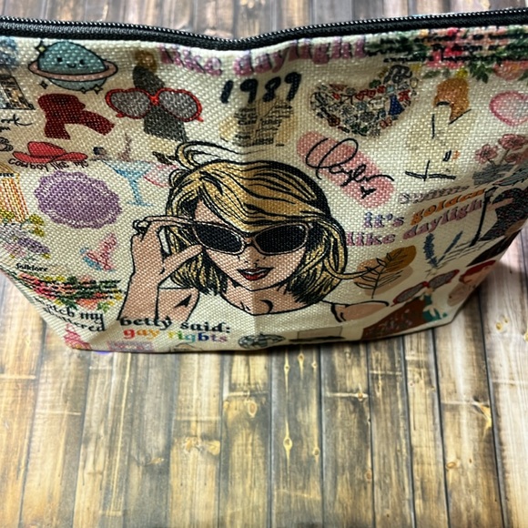 5for$10 Taylor Swift Music Albums Book Cosmetic Makeup Bag Travel Bag NWT - Picture 3 of 5